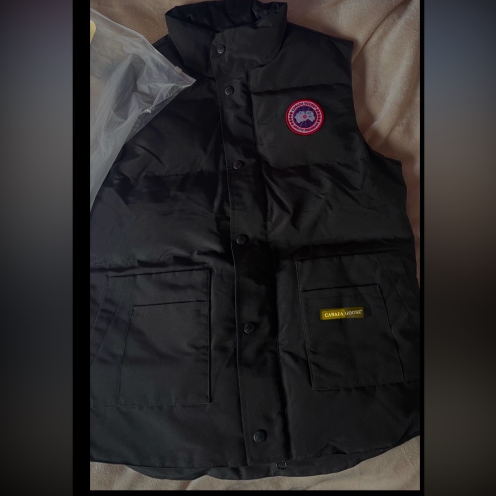 Canada Goose Black Men's Vest - Picture 4 of 6
